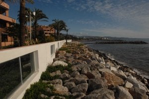 En los suelos, al borde del mar, se levantaron 72 inmuebles tras las operaciones urbanísticas. ::                             JOSELE-LANZA