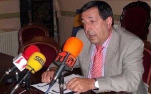 El alcalde de Antequera explica las características del documento urbanístico. ::
ANTONIO FUENTES