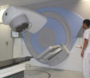 El Clínico aplica una técnica que reduce al mínimo el efecto de la radioterapia