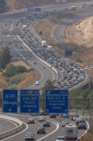 Imagen de las retenciones registradas el sábado en la Ronda Oeste de Málaga. ::
ANTONIO SALAS