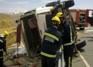 En el accidente intervinieron miembros del Consorcio Provincial de Bomberos. ::
SUR