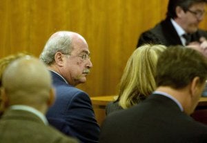 El abogado Fernando del Valle, en la sala de vistas. ::
S. SALAS