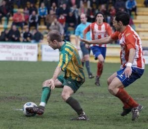 La UD Los Barrios todavía no le ha ganado al Algeciras en categoría nacional en su campo. ::
SUR
