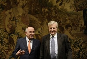 El presidente del Banco de España, Miguel Ángel Fernández Ordóñez, y el responsable del BCE, Jean-Claude Trichet. ::
AFP
