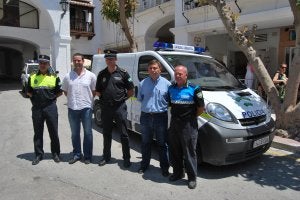 La Policía Local de Nerja multa a cinco dueños de perros por dejar excrementos en las calles