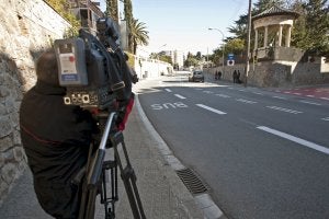 Mueren tres jóvenes al empotrarse su coche contra un autobús en Barcelona