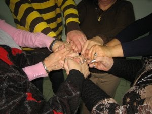 El apoyo de otras personas que están pasando por lo mismo es la ayuda que les hace seguir acudiendo a las sesiones.. ::
A.S.T.