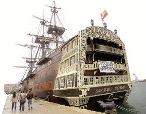 El barco 'Santísima Trinidad', amarrado en el Puerto de Málaga. ::
SUR