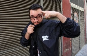 Creador. Sergio Albarracín, conocido artísticamente como Elphomega, en una calle de su Málaga natal. ::
ÁLVARO CABRERA