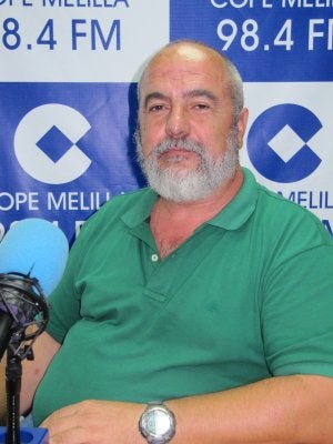 Gustavo Cabanillas en los estudios de COPE Melilla. ::
SUR