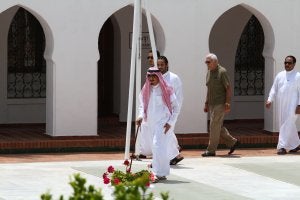 El príncipe Salman, el pasado 1 de julio en la mezquita de Marbella. ::
JOSELE-LANZA