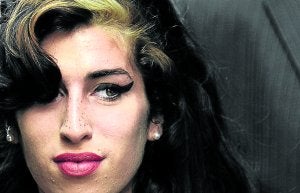 Hasta octubre no empezará la investigación para aclarar las causas de la muerte de Amy Winehouse el pasado 23 de julio. ::
REUTERS