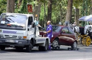 Los ayuntamientos de la Costa hacen caja con la grúa municipal