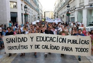 La plataforma, ayer, durante la manifestación. ::                             ÁLVARO CABRERA