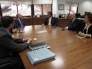 Reunión de J.L. Benítez con responsables portuarios. ::
SUR