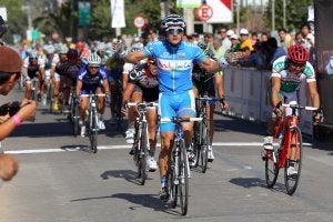 Lobato celebra su victoria en la etapa de la Vuelta a Chile. ::
EFE