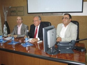 La UNED acoge hasta esta tarde la primera edición de la Feria de los Idiomas