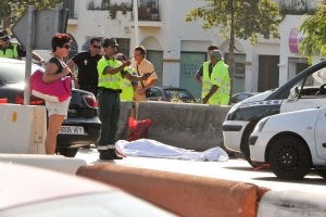 Hasta el lugar del suceso se desplazaron efectivos sanitarios y de seguridad, además de curiosos ::                             J-LANZA.