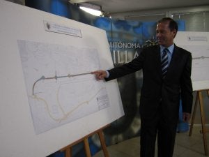 Marín explicó que la nueva carretera conectará la ML-204 con la ML-101. ::
SUR