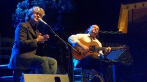 Mayte Martín se arranca por el flamenco más puro, acompañada a la guitarra por Juan Ramón Caro.
::
J. J. BUIZA