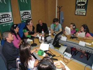 Parte del equipo de La Escuela de la Radio, del Enrique Soler. ::
SUR