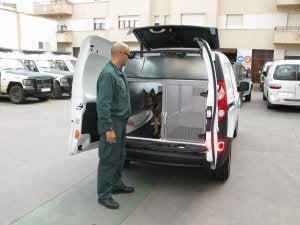 El servicio se refuerza con más agentes y sus respectivos perros. ::
SUR