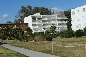 El edificio La Garza, situado en la lujosa urbanización Guadalmina Beach. Josele-Lanza