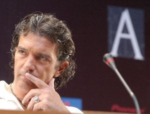 El malagueño tiene también sobre la mesa una película de Carlos Saura en la que será Picasso. :: SUR