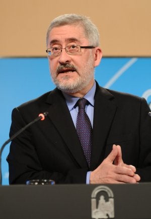 Ávila protagonizó el Consejo de Gobierno de ayer. ::
EFE