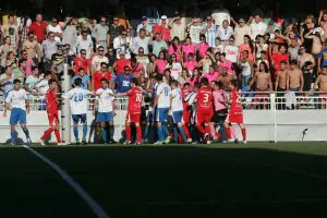 El ambiente fue espectacular en el campo de El Palo, con momentos de alguna tensión en un encuentro que debieron ganar los locales. ::
KIKO ÁLVAREZ DE TOLEDO