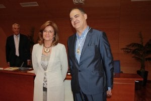 Oña aprovecha la toma de posesión del nuevo responsable de Empleo para reorganizar su gobierno