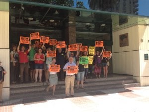 Protesta en Málaga de afectados por las cláusulas de las hipotecas. ::
SUR