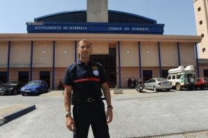 Medardo Tudela Goñi en el Parque de Bomberos de Marbella. ::
JOSELE-LANZA