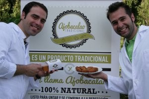 Los hermanos José Manuel y Luis Javier Espejo Molina muestran su nuevo producto. ::
SUR