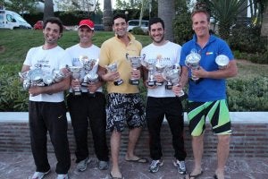 Martín, Rojas, Pino, López y Aguilera posan con sus trofeos tras la prueba disputada en Murcia. :: E. Cabezas