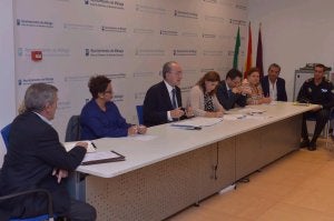 De la Torre, ayer en la comisión municipal de absentismo escolar. ::                             SUR