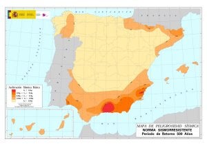 Mapa de peligrosidad sísmica de España y las islas. En color rojo destacan las provincias de Granada y la comarca de la Axarquía. ::                             SUR