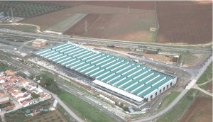 Las naves de apoyo al anillo, construidas en Bobadilla, están actualmente sin uso. ::  SUR