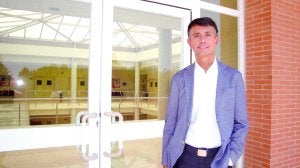 Manuel Montalbán, en el aulario López de Peñalver, sede del servicio. ::                             DONOSO