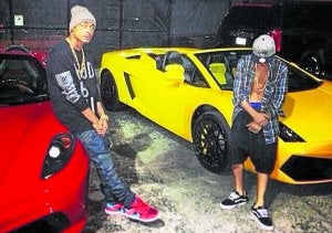 Justin esconde el rostro junto a su compañero de correrías, el rapero Khalil Amir Sharieff. ::
REUTERS
