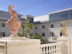 Terracotas restauradas en el atrio del rehabilitado Palacio de la Aduana.:: Roland Halbe