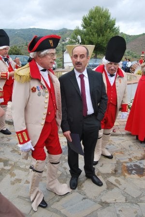El alcalde de Macharaviaya, con caballeros de la orden de Gálvez. ::
E. C.