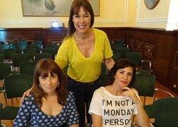 Mabel Lozano, entre Ruth Sarabia y Laura Isausti. :: Fernando González