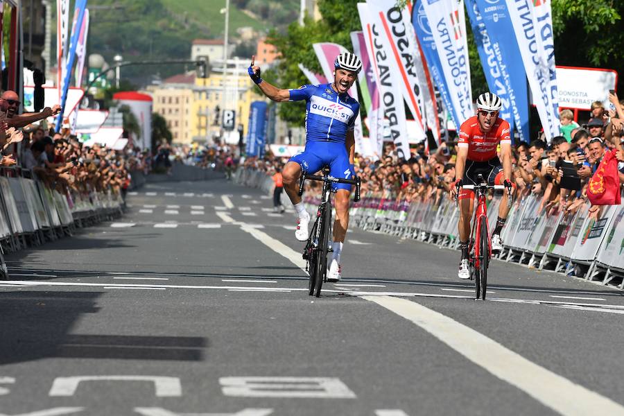 El pelotón ciclista ha animado las carreteras guipuzcoanas durante la Clásica de San Sebastián 2018