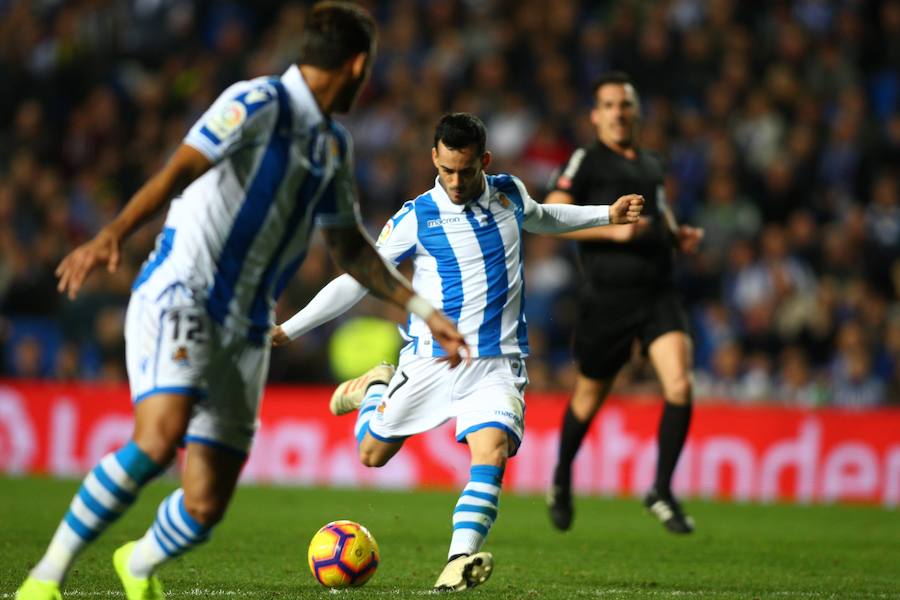 La Real y el Alavés se ven las caras en un partido muy importante para encarar el nuevo año con optimismo.