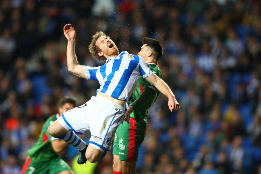 La Real y el Alavés se ven las caras en un partido muy importante para encarar el nuevo año con optimismo.