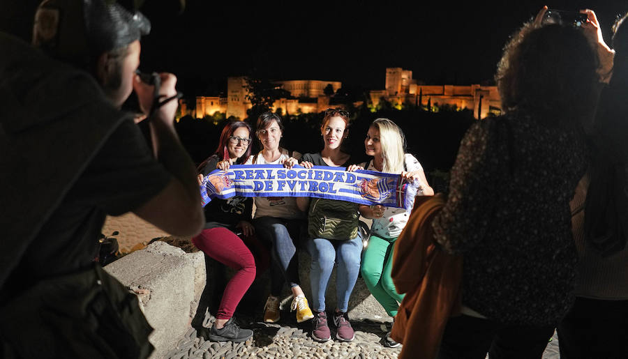 Miles de aficionados de la Real Sociedad se han desplazado a Granada para animar a las jugadoras en la final de la Copa de la Reina