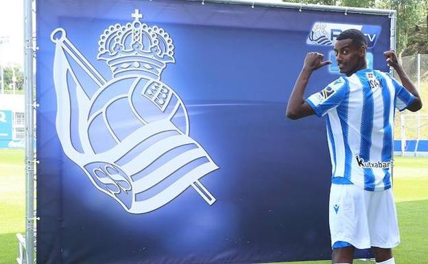 Isak, durante su presentación como jugador de la Real Sociedad. 