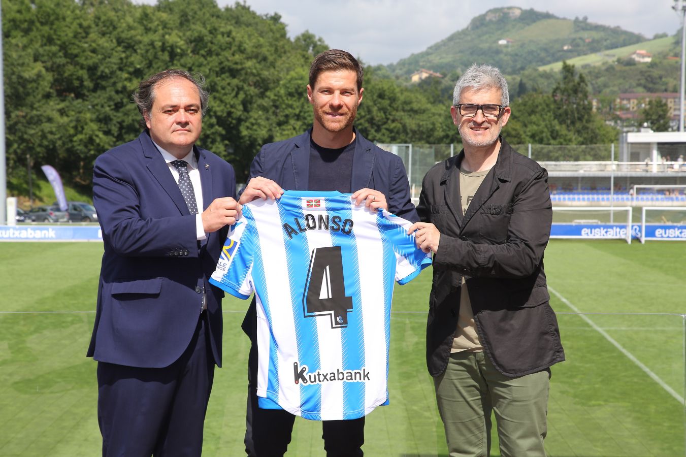 Fotos: Presentación de Xabi Alonso como nuevo entrenador del Sanse