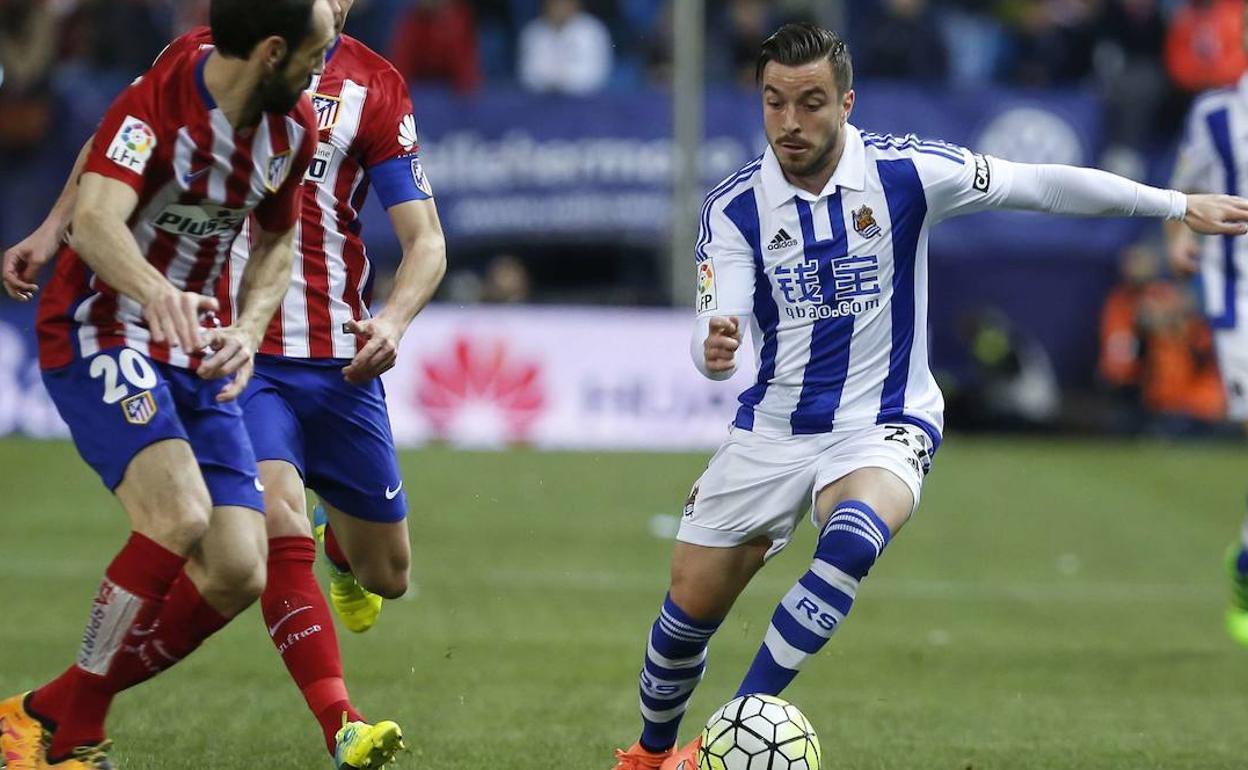 Héctor Hernández jugando con la Real Sociedad.